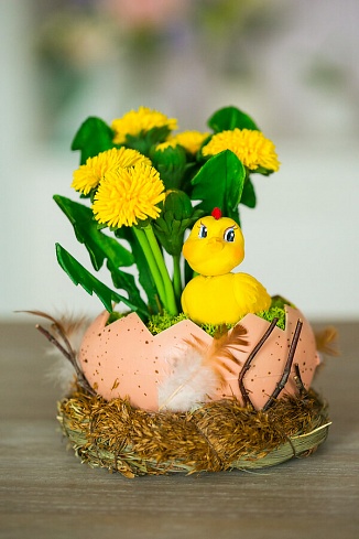 Цыпленок в яйце из полимерной глины в школе лепки "Искусство японской глины"